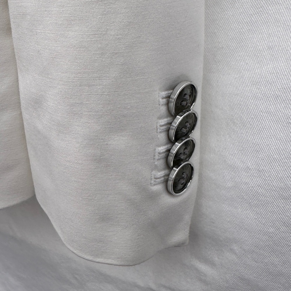 EUC Vince Camuto White Blazer with Silver Buttons - Picture 7 of 8